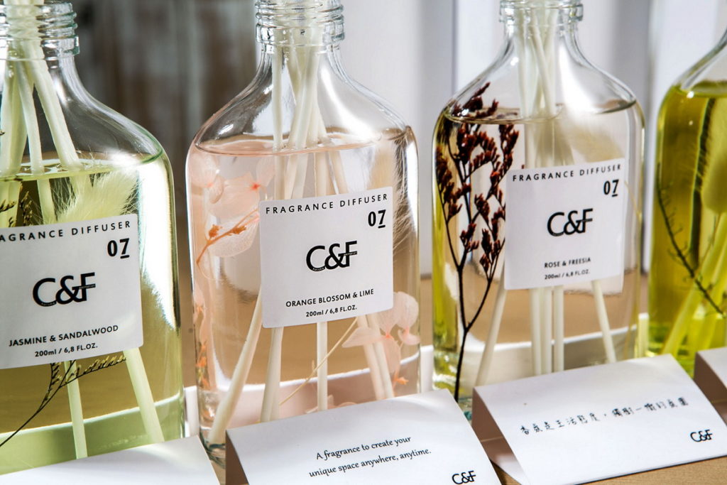 【情境圖】C&F香研所質感擴香瓶搭配浪漫乾燥花