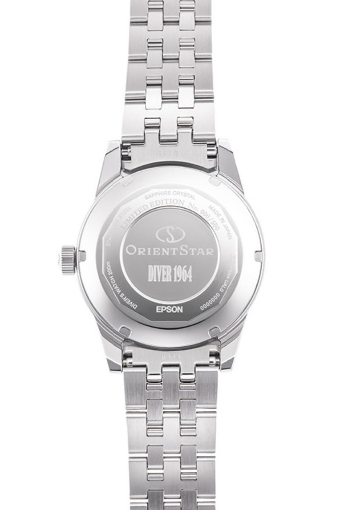 Orient Star Diver 1964潛水錶款RE-AU0501B,致敬Orient Star首只潛水錶Olympia Calendar Diver,全球限量500只,錶背刻有「DIVER 1964」及限量序列雕刻。