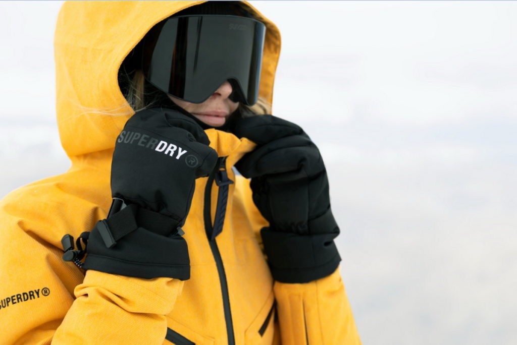 SUPERDRY雪衣外套系列兼具防風、防水、透氣三大功能。