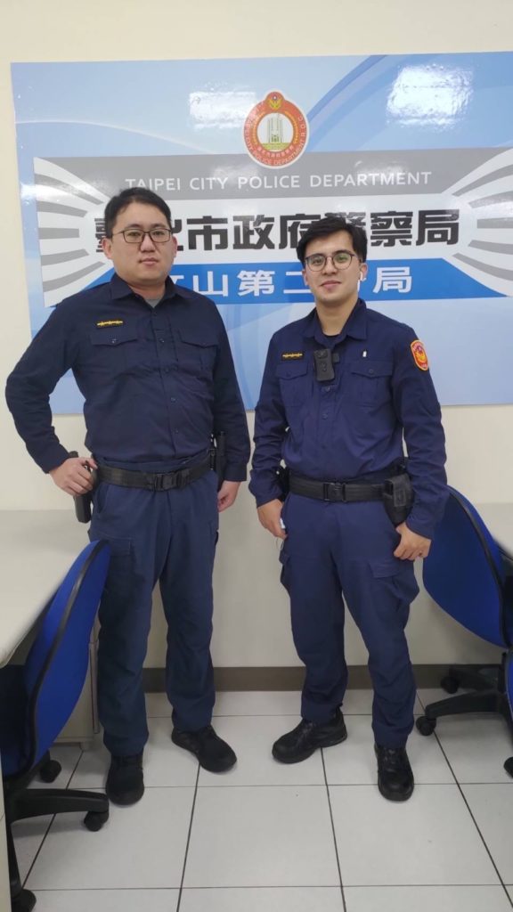 景美派出所警員湯漢學(左)、劉尚哲(右)