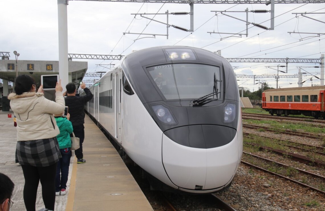 臺鐵EMU3000新城際列車臺東首航 饒慶鈴:鐵道旅遊首選臺東體驗慢經濟 呼籲中央加速臺東交通建