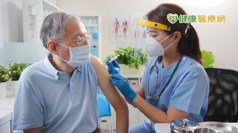 新冠疫苗打氣低!35%人認不重要,50歲後「免疫債」恐越欠越多