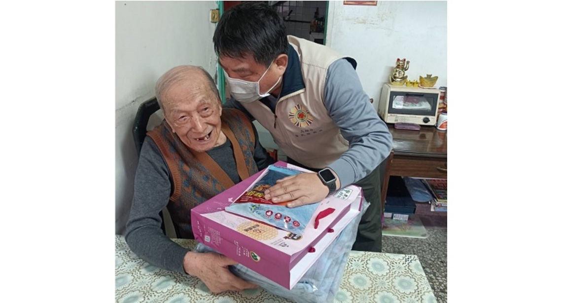 寒冬送暖贈心意     高市榮民服務處關懷弱勢榮民眷長者