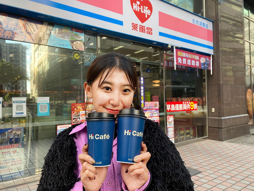 搶攻跨年倒數商機,萊爾富12月31日至1月1日祭出大杯美式咖啡買20送22快閃優惠,象徵2022到來。