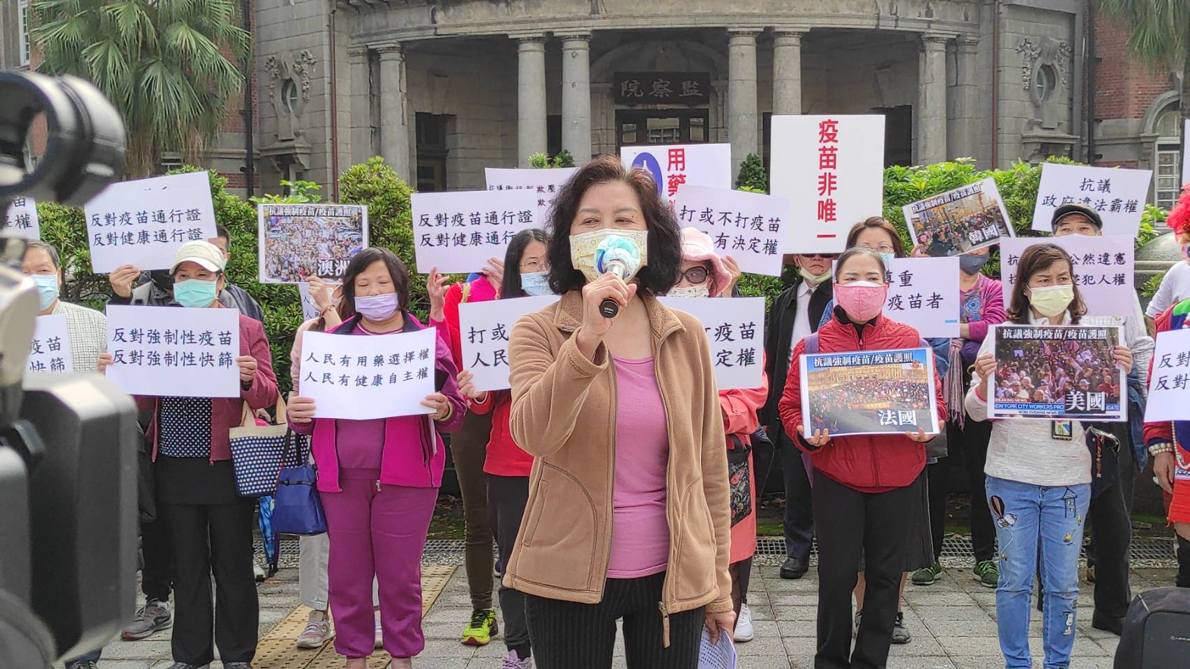 【有影】楊志良鍾琴帶隊抗議 指控陳時中強制民眾打疫苗、快篩違憲 75 1185325
