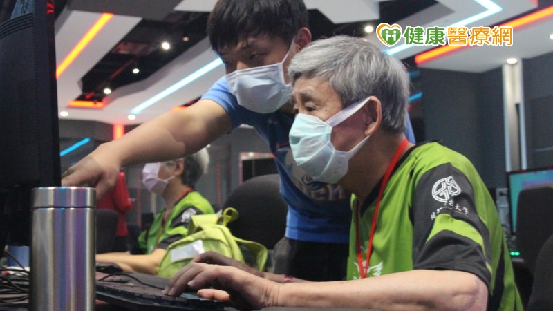 老後的尊嚴(三)癌細胞纏身也不怕 「最高齡」電競選手還去日本打工