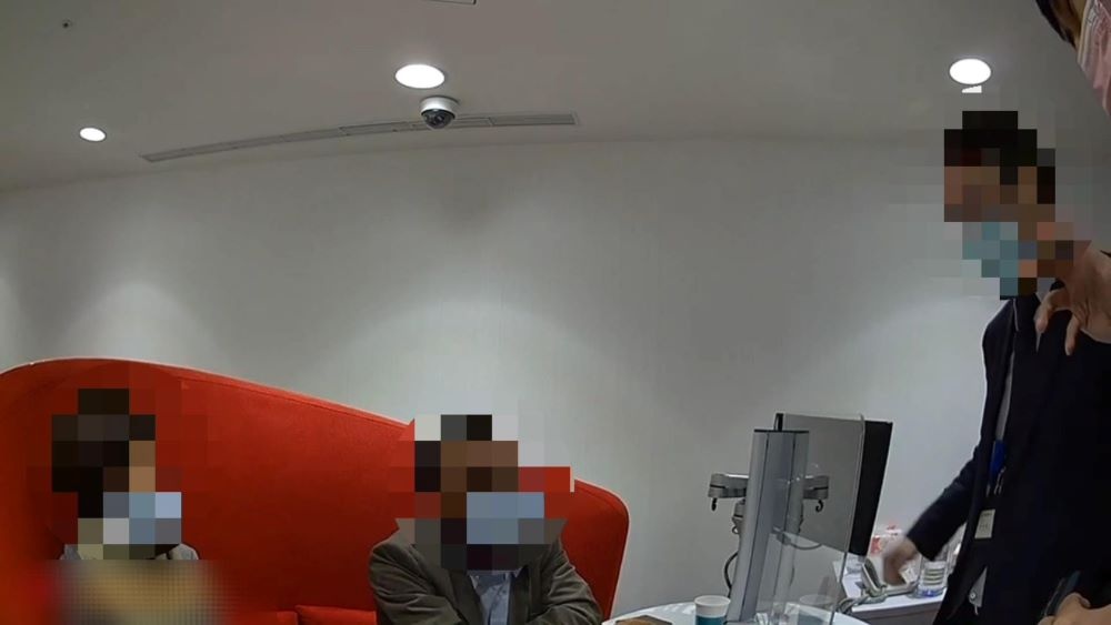員警向民眾解說常見詐騙案例