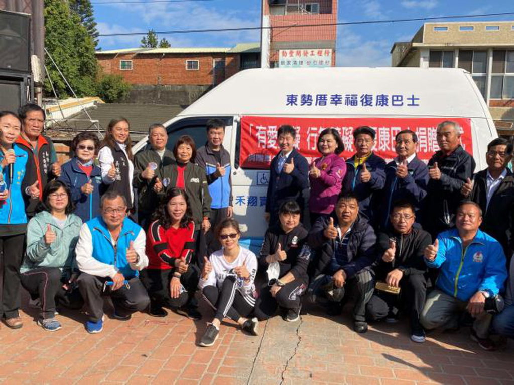 禾翔實業有限公司捐贈復康巴士 提升東勢就醫交通便利