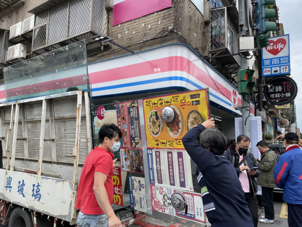 萊爾富北市信彩店拆除自動門
