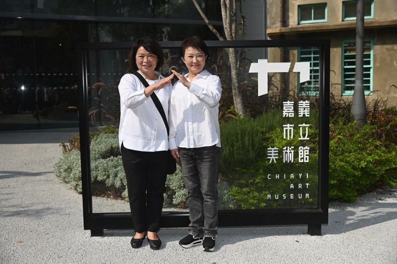 嘉義市長黃敏惠迎接台中市長盧秀燕參訪設計展