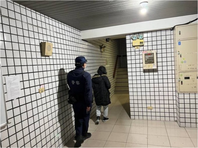 S__191324165 龜山警分局大華派出所員警協助老婦順利返家。圖:諶志明翻攝