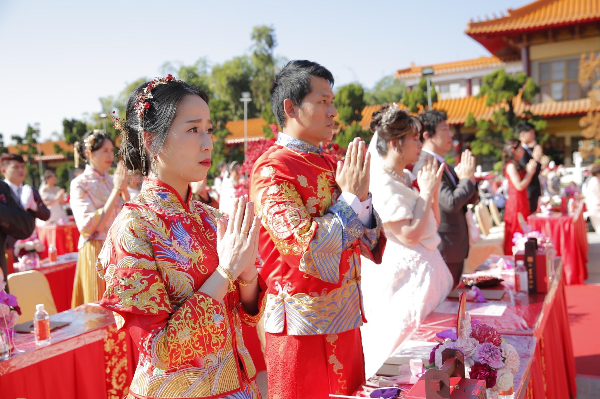 元旦婚禮!近40對新人佛光山完婚 佛祖前牽阮的手 送一份愛的禮物 63 49277106 BADC 47B4 9762 ADE802D9E0E9