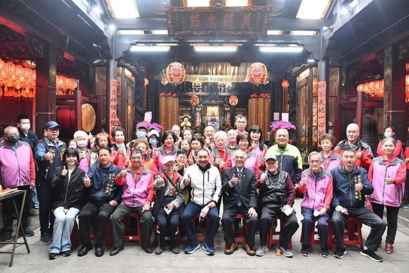 侯友宜赴新莊慈祐宮等三廟參拜 祈求新北國泰民安