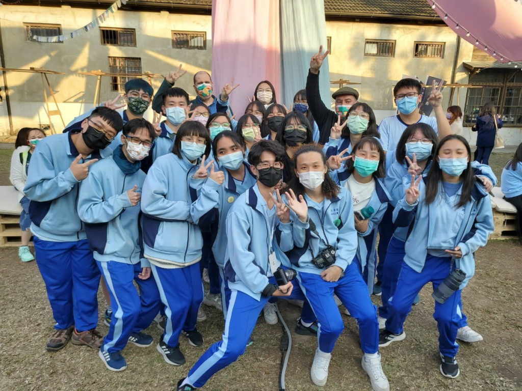 外師與華商學生合照