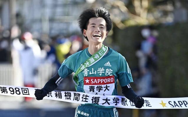 青山學院大 1 年生 若林宏樹。幫助青山學院大以總時間 5 小時 22 分 07 秒的成績，相隔 2 年再次在往路制霸！圖片來源