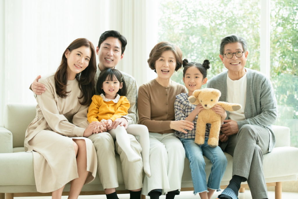 宏泰人壽從保戶的角度思考世代傳承的意義,推出兩款利率變動型終身保險商品,讓保險金能依照保戶的想法進行規劃與分配、更加自由彈性。圖片來源 / PIXTA . 典匠影像