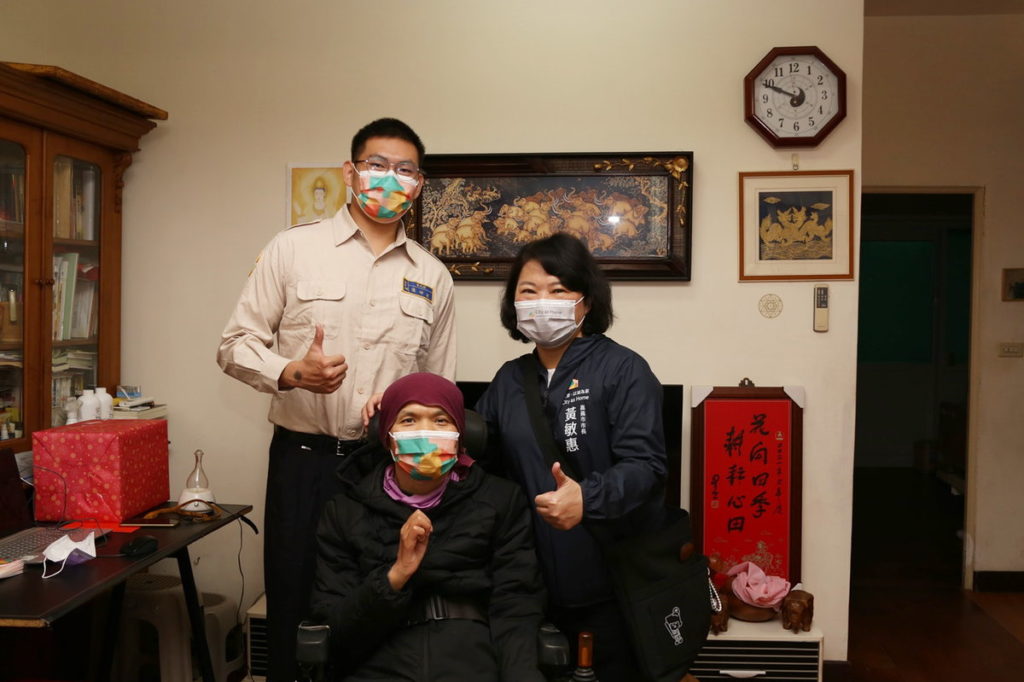 黃敏惠市長前往陳善得家中慰問