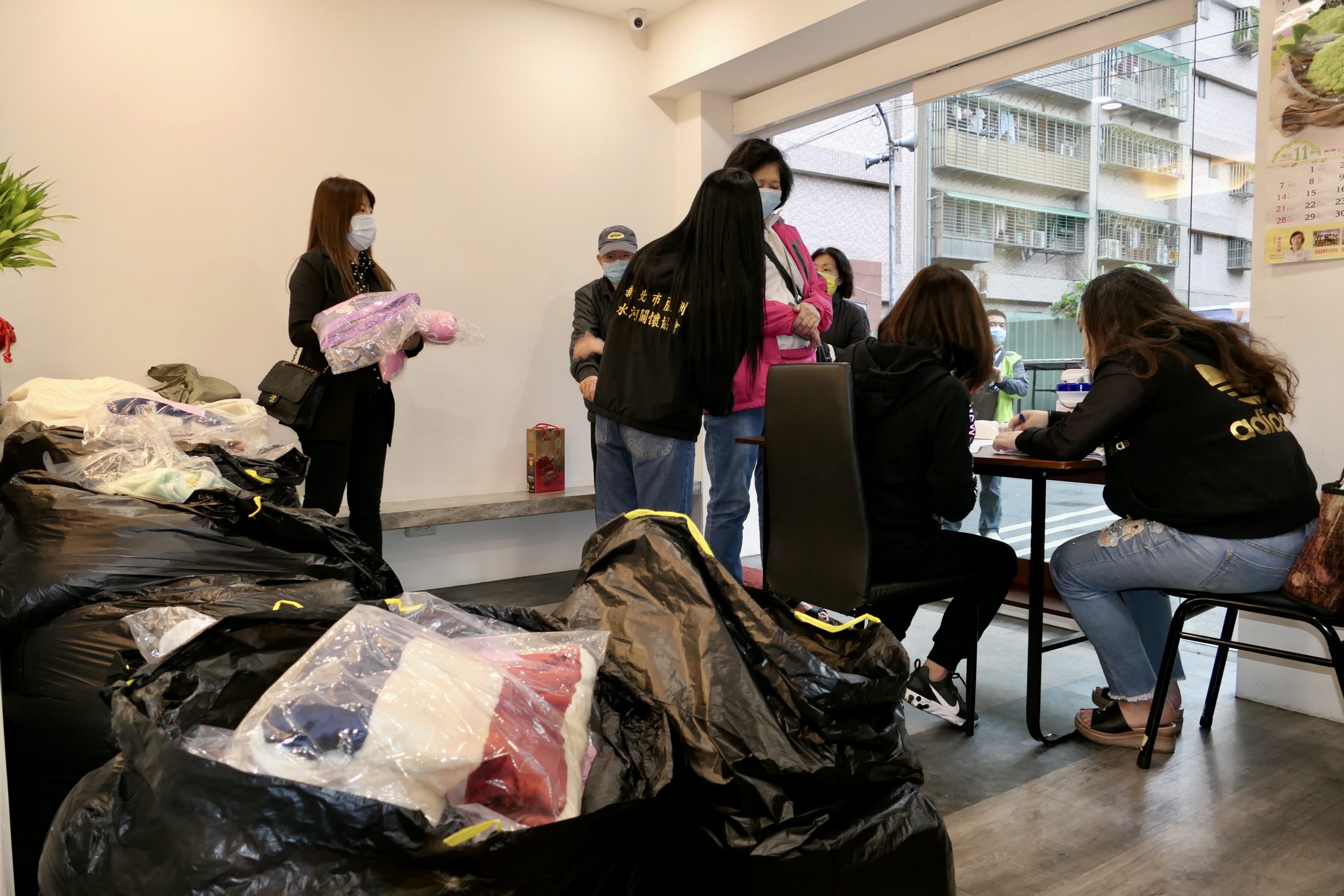 圖片說明:新北巿蘆洲區水河關懷協會舉辦寒冬送暖活動。(記者朱珈瑩攝)