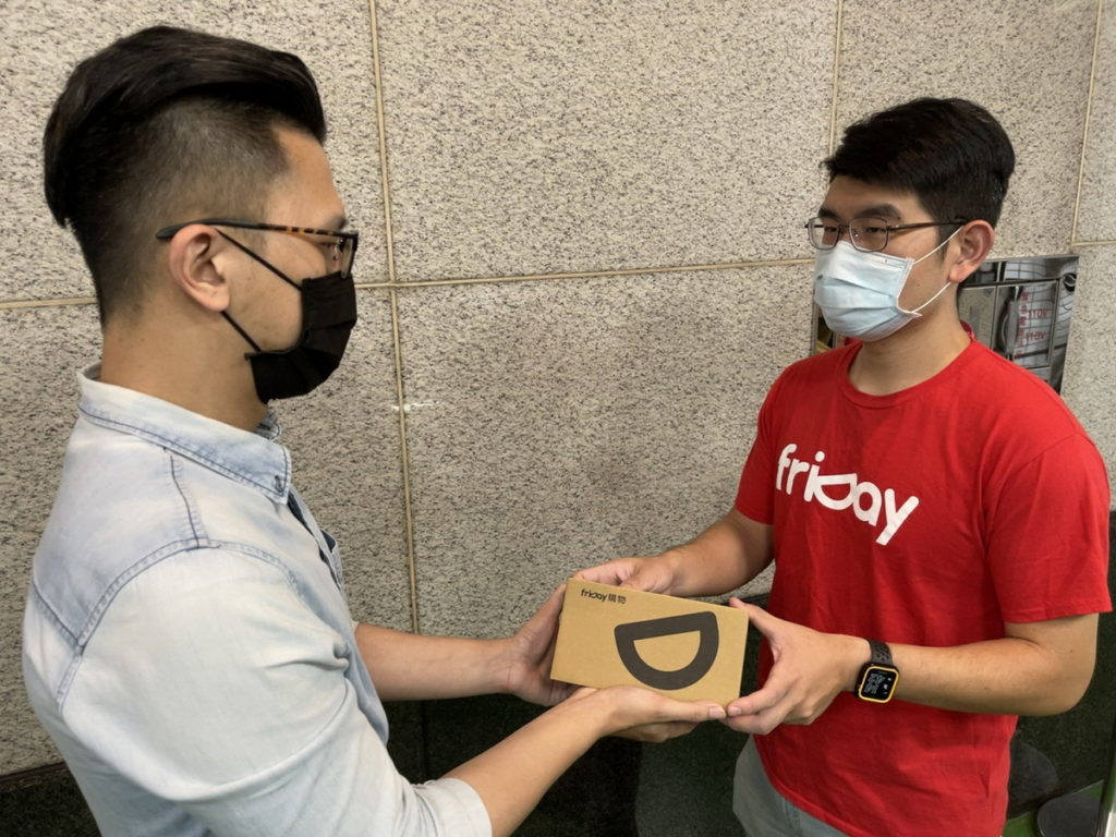 去年9月底開賣的 iPhone 13,在遠傳電信全力支援備貨,與遠傳friDay購物開賣當天還祭免排隊送貨到家,成功帶動銷售成為去年全站業績王