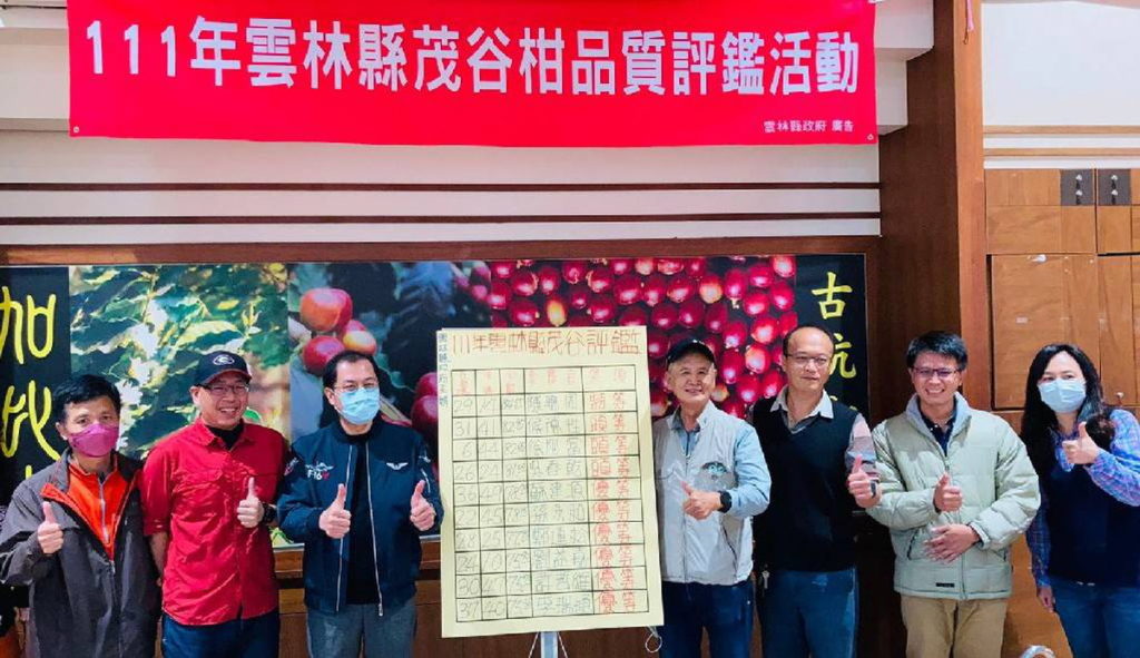 雲林縣農業處長吳芳銘與陳聰周合影