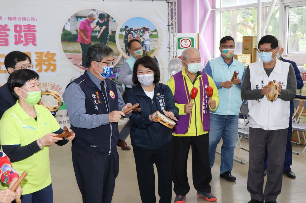 黃敏惠市長與志工帶動跳