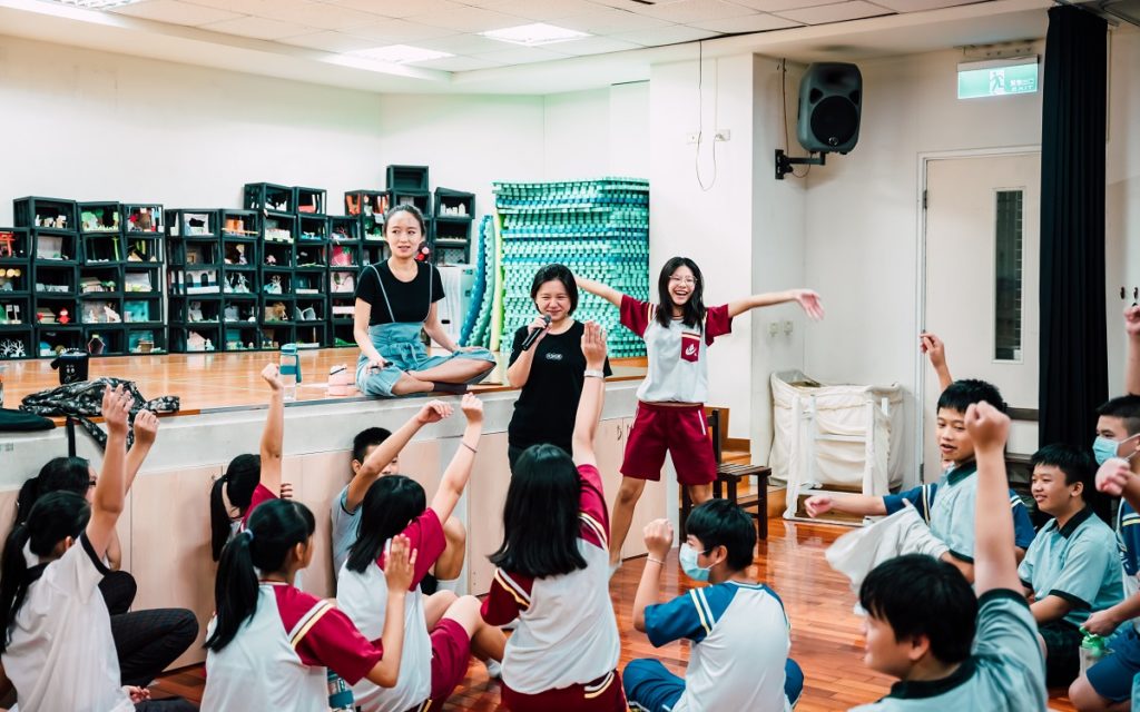 109學年度上學期之藝術進校/阮劇團@立人國中課程側拍(圖/歌劇院提供)