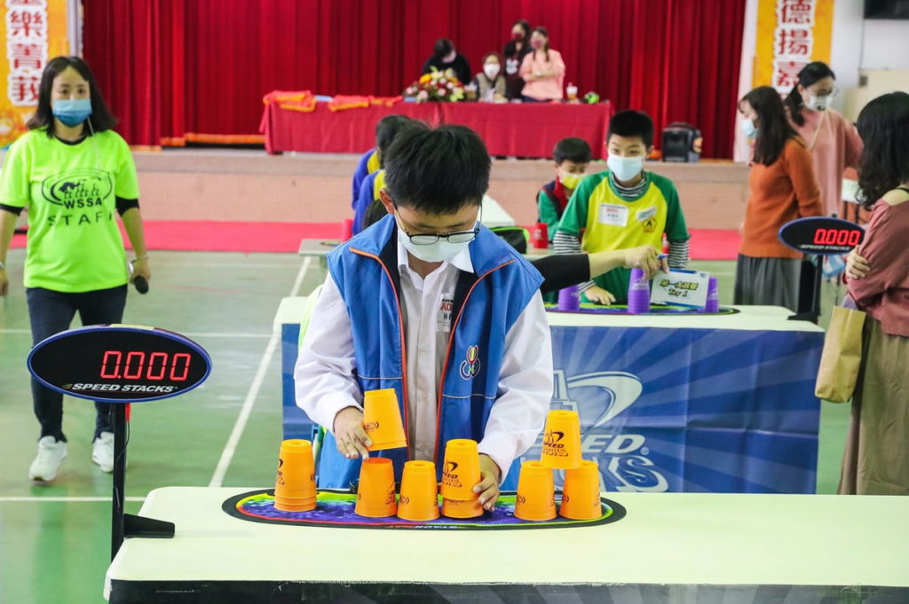 競技疊杯運動