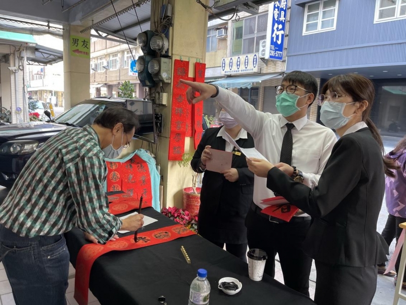 書法名家吳文生現場書寫春聯贈送鄉親