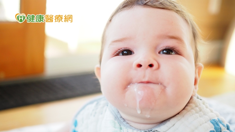 嬰兒吐奶別輕忽! 當心「先天性腸旋轉不良症」奪命