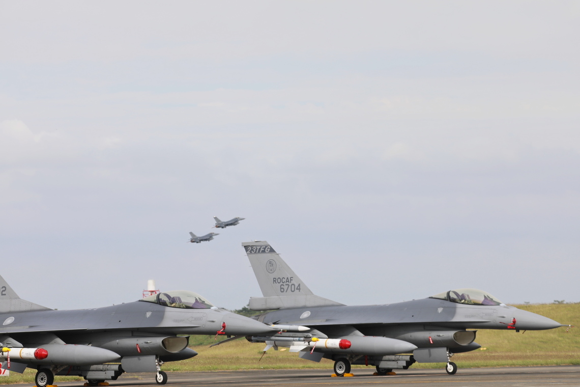 空軍嘉義四聯隊F-16 雷達光點消失 現正搜救中
