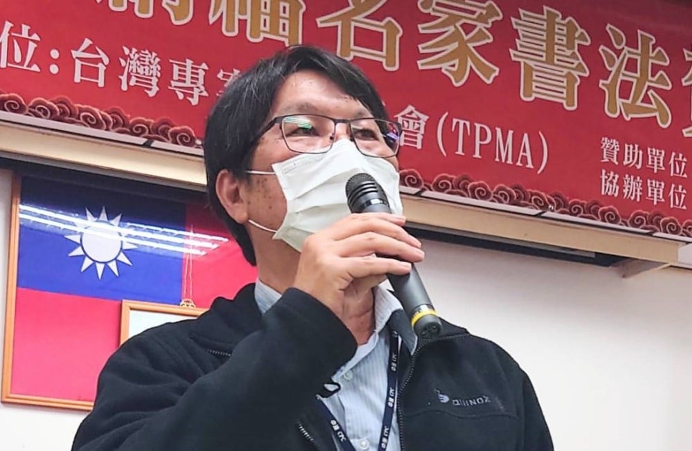 可能是 1 人和站立的圖像