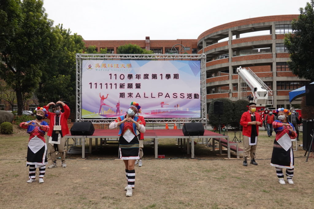 草地音樂會原青社同學熱情演出