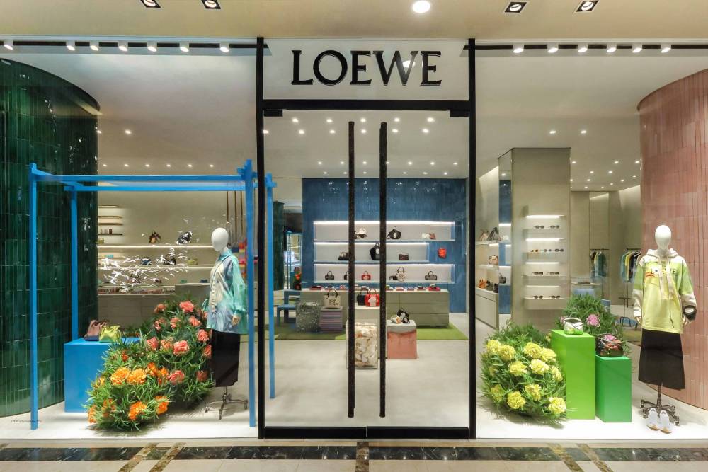 穿新衣過好年! UNIQLO邀告五人打造厚T時尚 LOEWE插旗新光A4 45 穿新衣過好年-UNIQLO邀告五人打造厚T時尚-LOEWE插旗新光A4