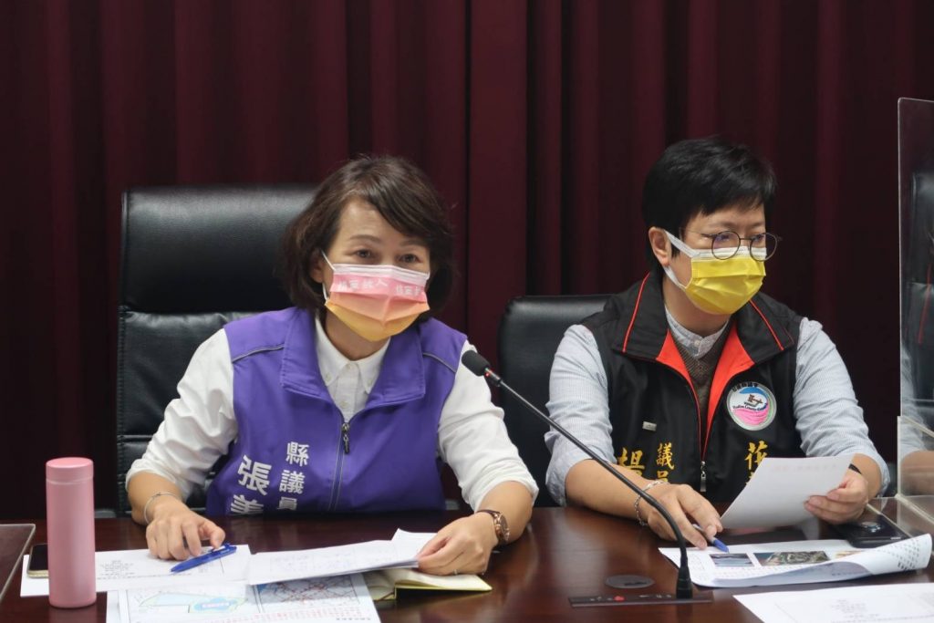 圖片說明：會議中里長反映有關香榭大道斜度過大造成民眾經常跌倒