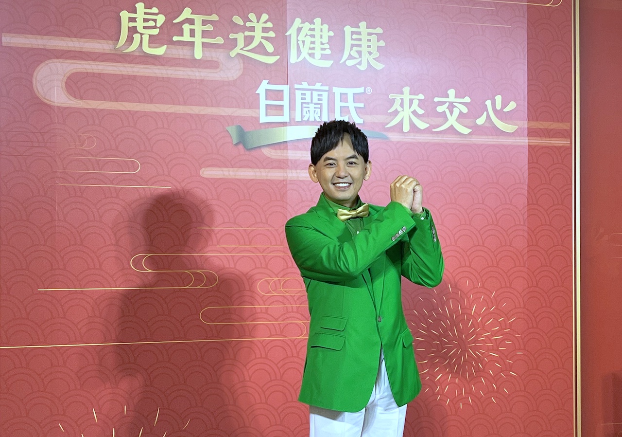【有影】白蘭氏蟬聯年節健康送禮首選 代言人黃子佼大方送健康 42 0111102