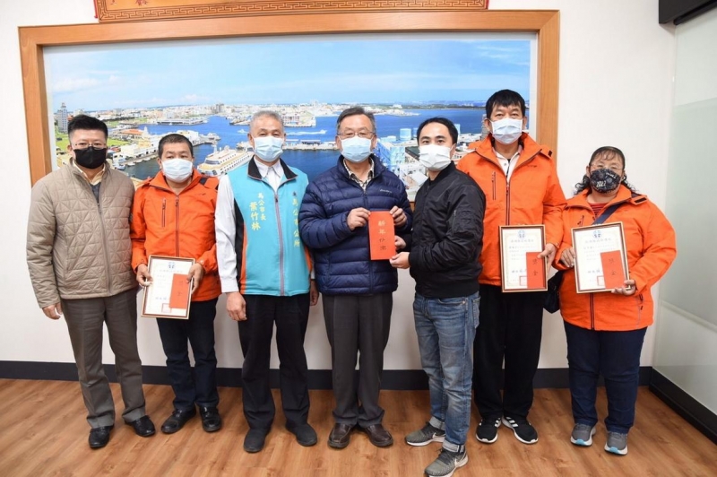賴峰偉表揚績優清潔隊員感謝終年辛勞