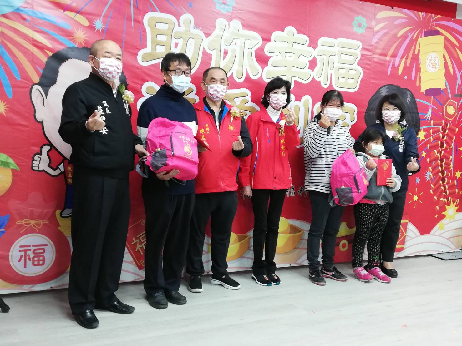 ▲福添福基金會扶助聽損何小妹妹（右二），協助生活進常軌。（圖/記者邱嘉琪攝）