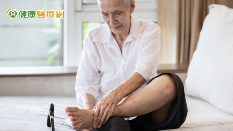 足踝關節痛吃止痛藥無效? 「足踝關節融合術」介入解救