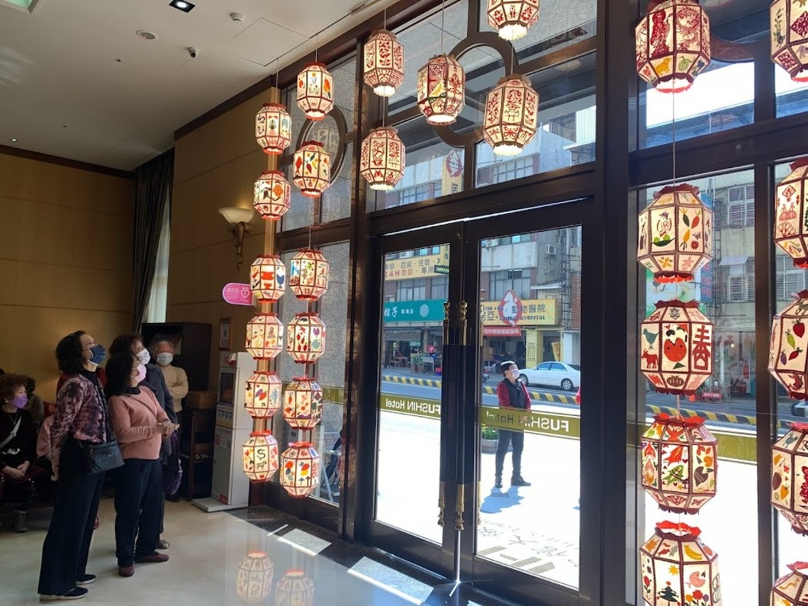 台南富信樂齡剪紙花燈展