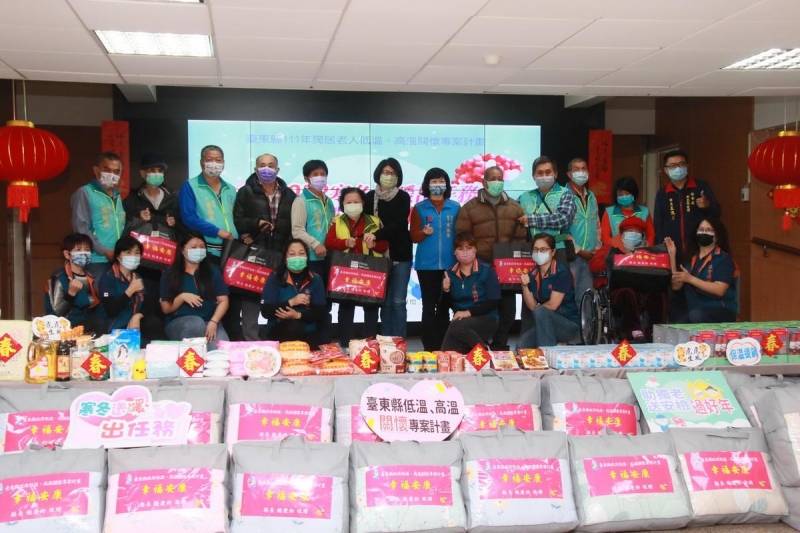 臺東縣府首度結合水電工 幫助獨老送安檢過好年