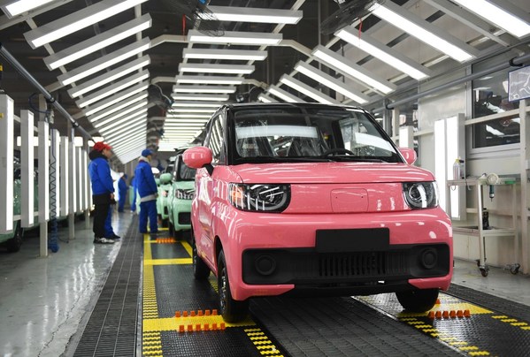 圖為奇瑞汽車的智能化車間。