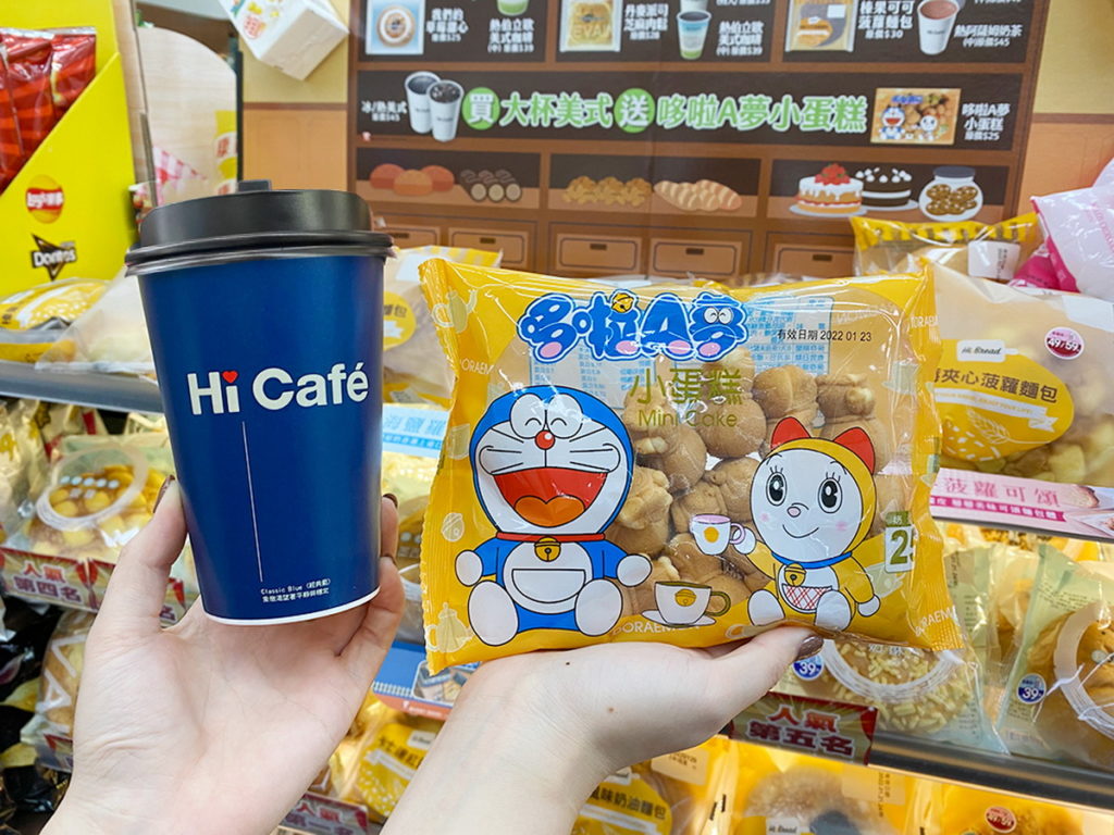 2月8日前於萊爾富全台門市購買大杯美式咖啡即贈送哆啦A夢小蛋糕。