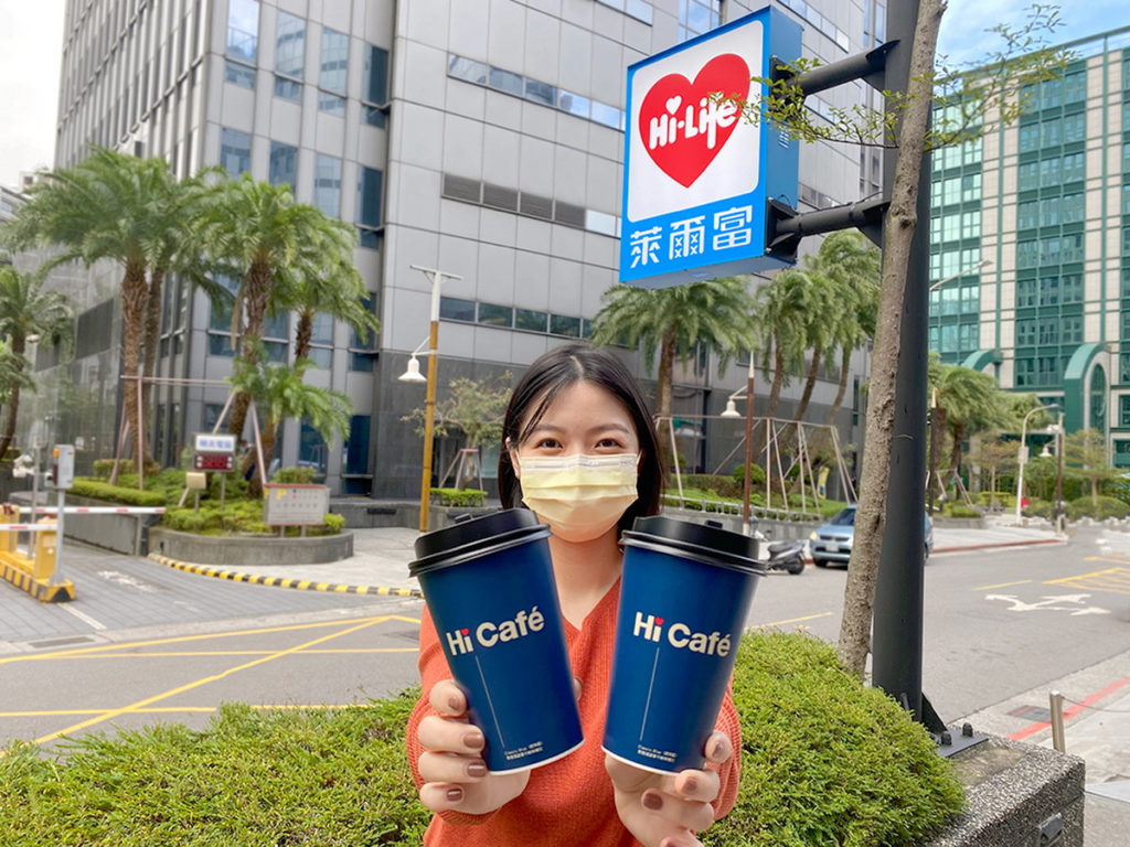 萊爾富為撫慰1月22日這天的補班辛勞,於Hi-Life VIP APP推出大杯美式或大杯拿鐵同品項買2送2的小確幸,為上班族加油打氣。