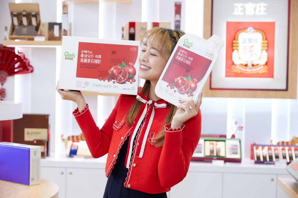 紅金代表「GoodBASE高麗蔘紅石榴美妍飲」是GEmma吳映潔的愛用首選,女神般的紅潤氣色就靠它。