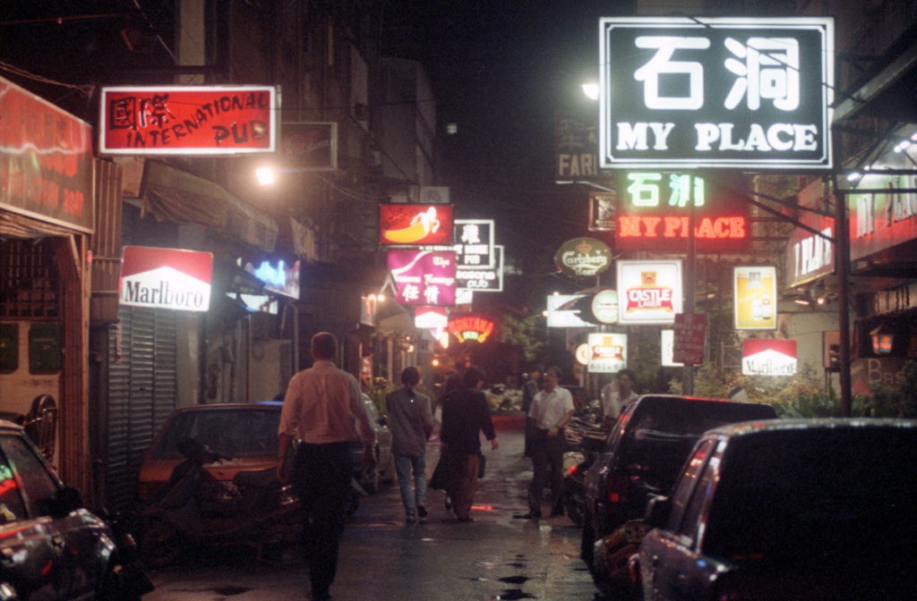 ▲1992年，臺北市林森北路夜晚街景。