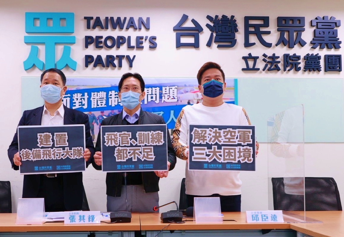 大買F-16V卻無人飛?空軍前副司令建議招募民間「後備飛行大隊」 87 買F-16V卻無人飛!空軍前副司令建議招募民間「後備飛行大隊」