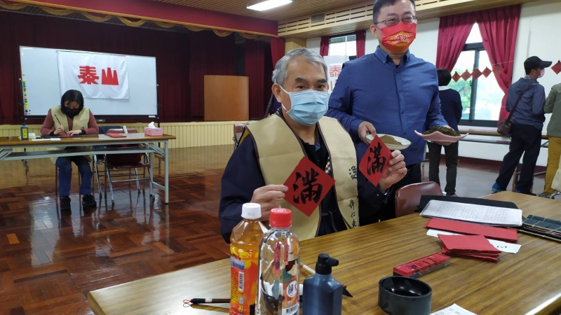 廢棄物變寶物 茶渣變身喜氣春聯墨香中隱有茶香