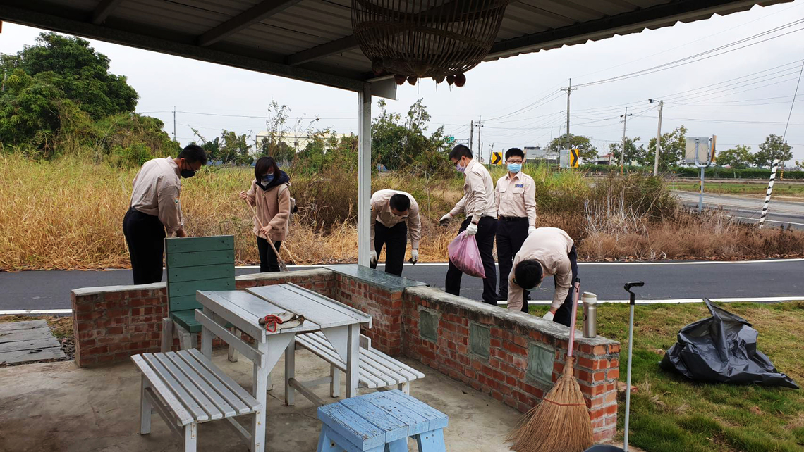 替代役男助除舊佈新 嘉義縣獨居長輩抵嘉幸福過好年