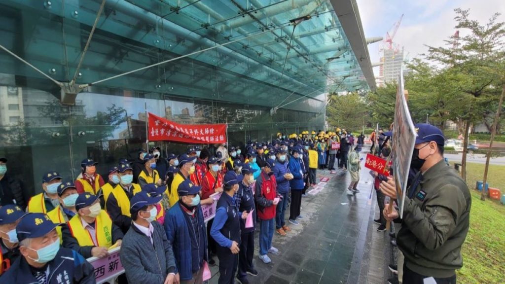 誓師隊伍於南港車站前集結。