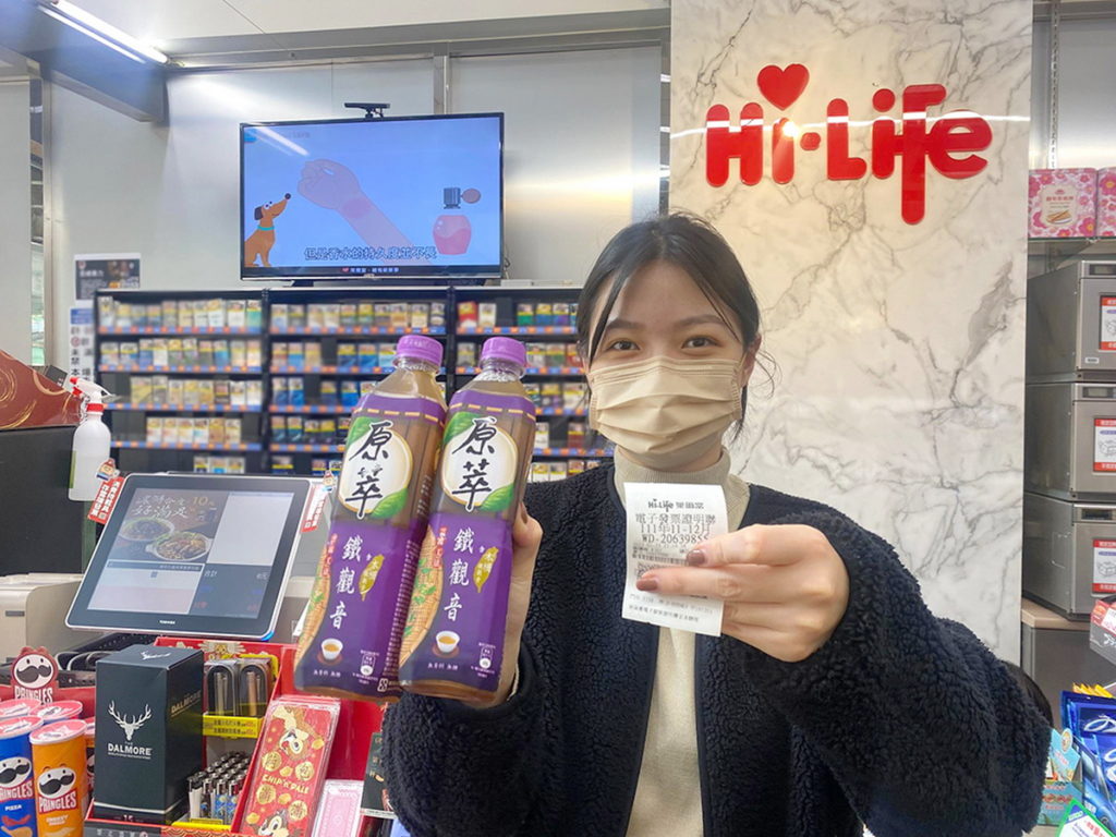 110年11-12月期發票開獎幸運兒在萊爾富苗栗車亭店,只花40元購買2瓶飲品即中千萬發票